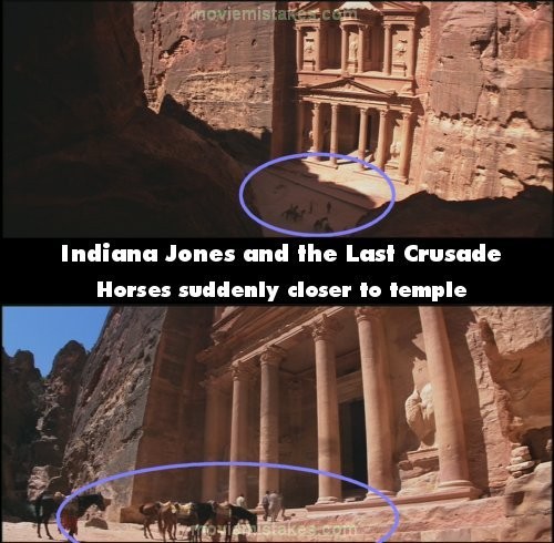 Phim Indiana Jones and The Last Crusade, ở cảnh xa, những con ngựa của Indy đang đứng ở bên dưới bậc thang dẫn lên chùa. Nhưng khi chuyển cảnh gần, những con ngựa này đã đứng gần lối vào hơn